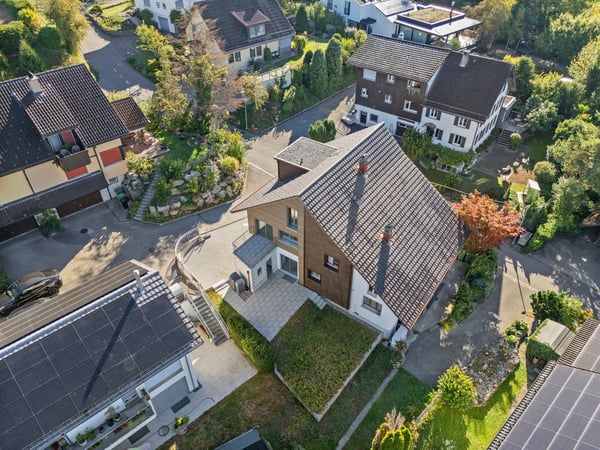 Ein Neubau-Einfamilienhaus, das Geschichte und Zukunft vereint 3