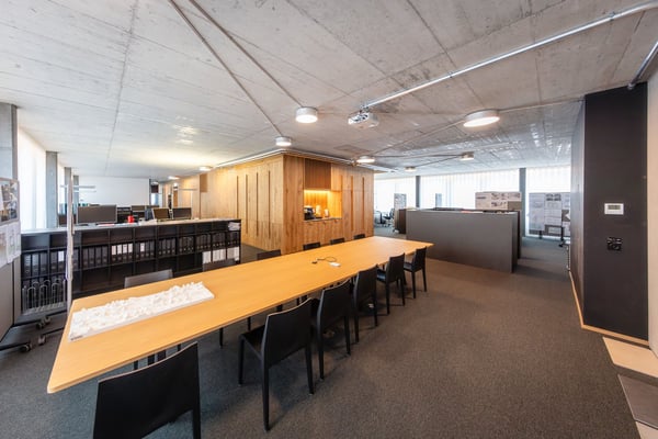 Repräsentative, weitgehend ausgebaute Bürofläche im 1.OG. 7