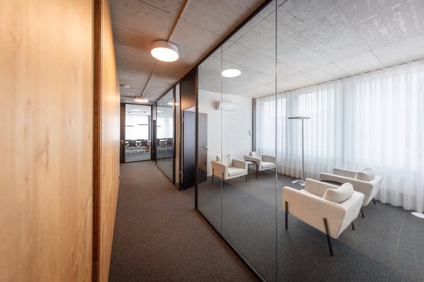 Repräsentative, weitgehend ausgebaute Bürofläche im 1.OG. 3