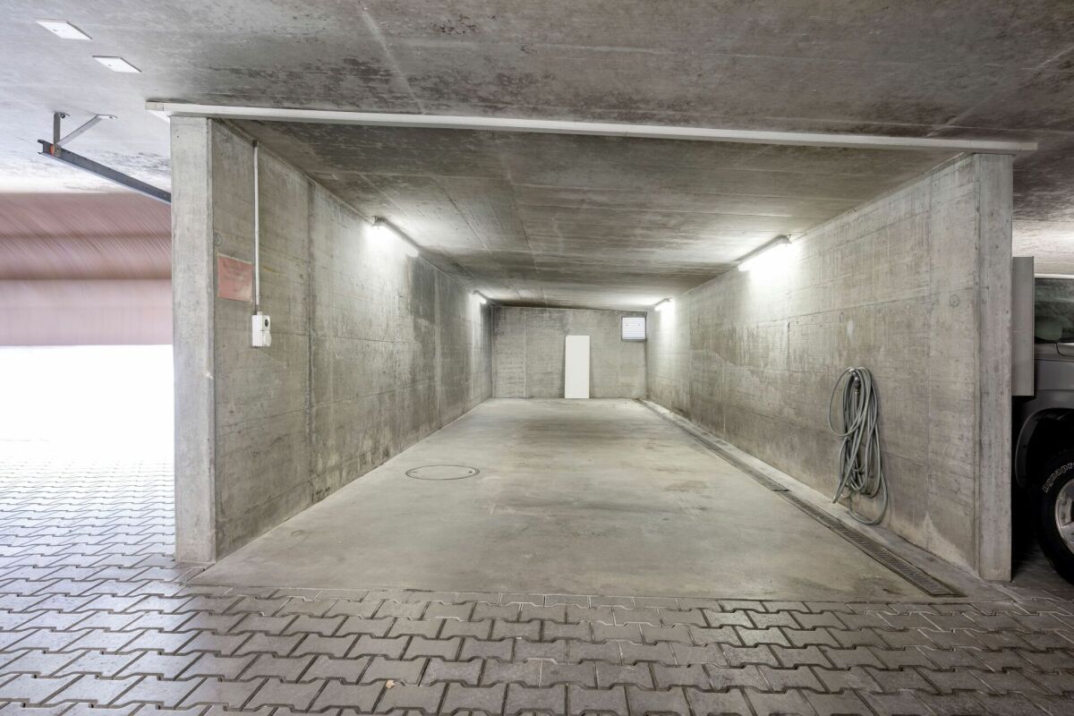 Ideally located near A1 Mägenwil; large spaces with very good access