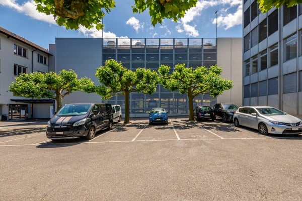 Helle Räume in einem Areal mit guter Infrastruktur in Aarau 12