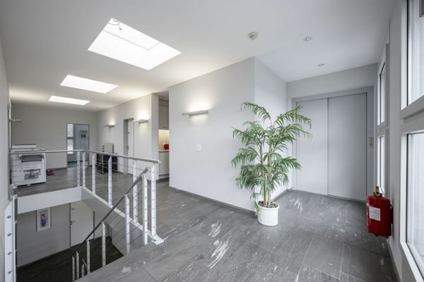 Geschäftshaus mit 10 m Hochregallager und 800 m2 Büro zentral im Mittelland 14