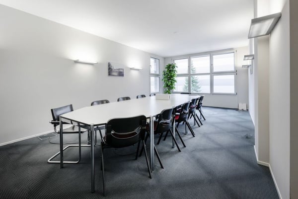 Geschäftshaus mit 10 m Hochregallager und 800 m2 Büro zentral im Mittelland 13