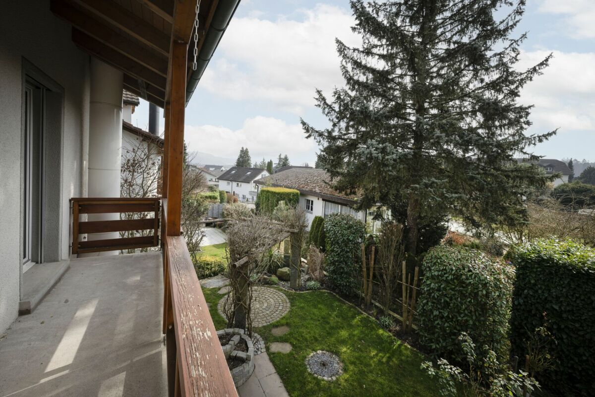 Einfamilienhaus mit schönem Garten in ruhigem Quartier