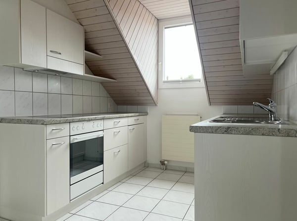 Schöne und gepflegte 4.5 Zimmer Dachwohnung mit Gartensitzplatz 3