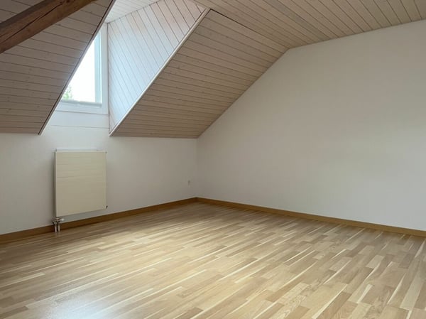 Schöne und gepflegte 4.5 Zimmer Dachwohnung mit Gartensitzplatz 8
