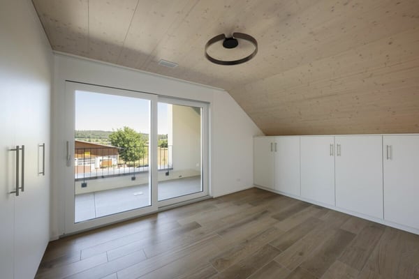Wunderschöne 3.5 Zimmer Wohnung mit hohen Räumen und schönem Balkon 9