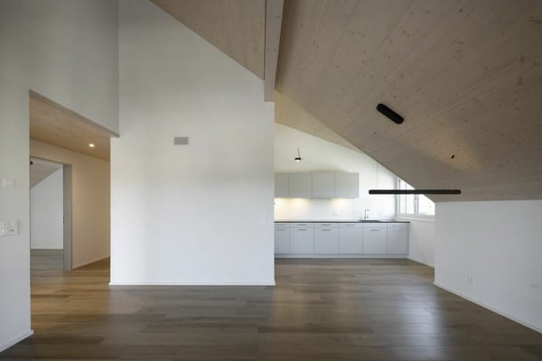 Wunderschöne 3.5 Zimmer Wohnung mit hohen Räumen und schönem Balkon 3