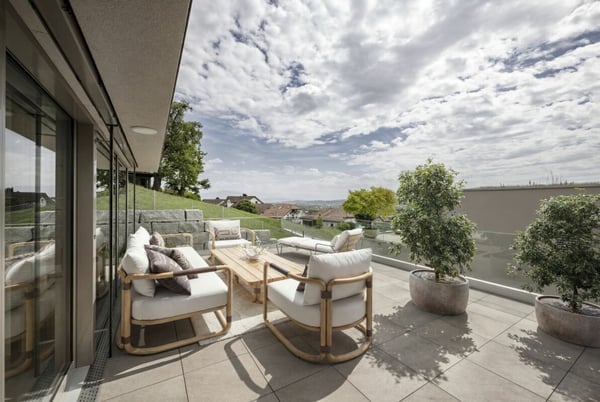 2-Etagen Terrassenhaus mit 2 Terrassen und 1 Sitzplatz