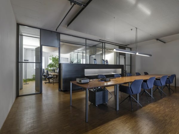 Ausgebautes Büro mit gemeinsamer Küche und Aufenthaltsraum 5