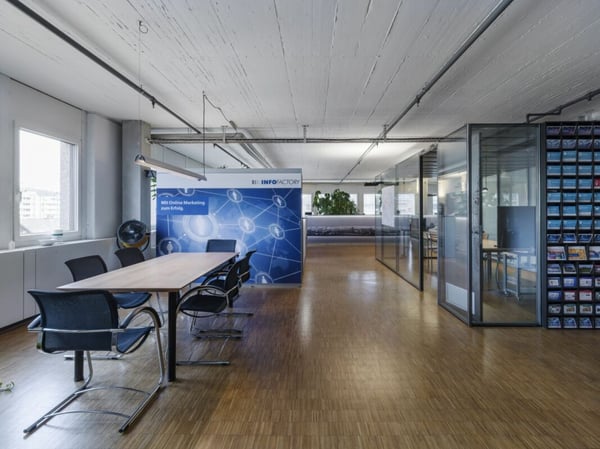 Ausgebautes Büro mit gemeinsamer Küche und Aufenthaltsraum 3