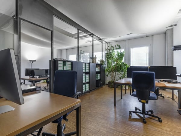 Ausgebautes Büro mit gemeinsamer Küche und Aufenthaltsraum 2