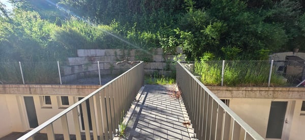 Moderne 2.5-Zimmer-Dachwohnung mit Balkon in Würenlingen 1