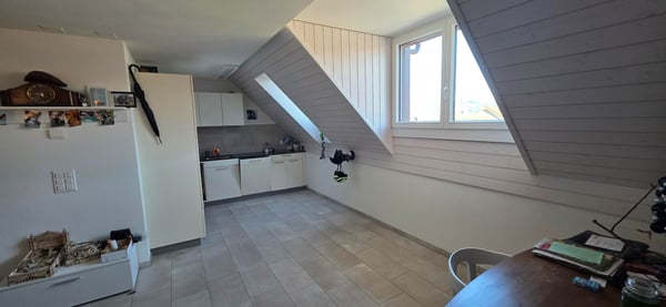 Moderne 2.5-Zimmer-Dachwohnung mit Balkon in Würenlingen 2