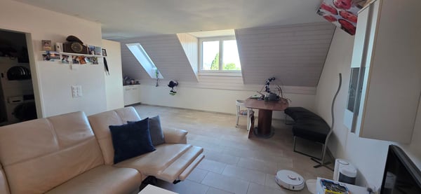 Moderne 2.5-Zimmer-Dachwohnung mit Balkon in Würenlingen 3