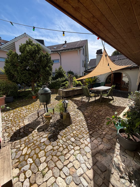 Grosszügiges 7-Zimmer-Einfamilienhaus mit Innenhof und Wintergarten 2