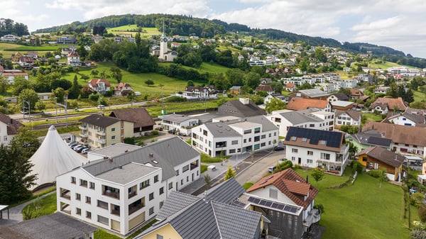 Schöne 2.5-Zimmer-Erdgeschosswohnung mit Balkon