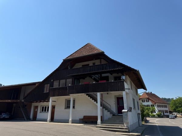 Helle 4.5-Zimmer-Maisonette mit Garten & Galerie in ruhiger Lage 1