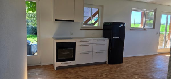 Charmante 1.5-Zimmer-Wohnung mit kleiner Terrasse in Biberen zu vermieten 2
