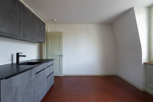 Helles 5-Zimmer-Büro im Altbau an der Gutenbergstrasse, Bern 13