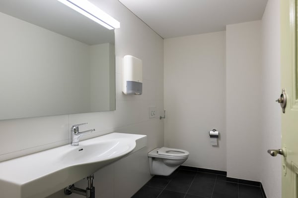 Helles 5-Zimmer-Büro im Altbau an der Gutenbergstrasse, Bern 10