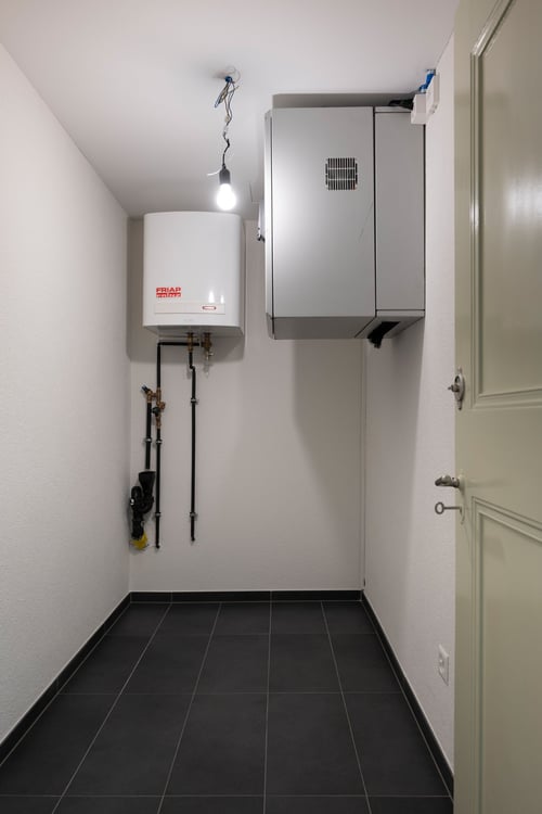 Helles 5-Zimmer-Büro im Altbau an der Gutenbergstrasse, Bern 9