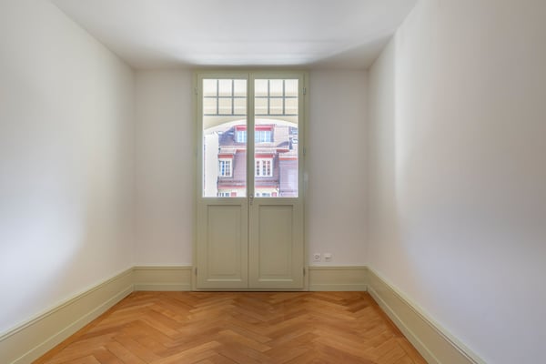 Helles 5-Zimmer-Büro im Altbau an der Gutenbergstrasse, Bern 4