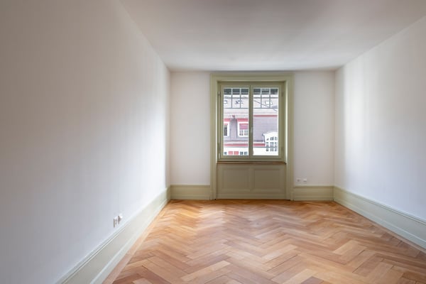 Helles 5-Zimmer-Büro im Altbau an der Gutenbergstrasse, Bern 2