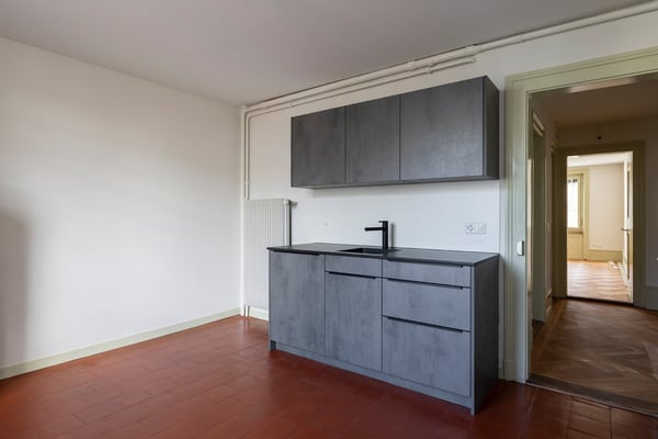 Helles 5-Zimmer-Büro im Altbau an der Gutenbergstrasse, Bern 11