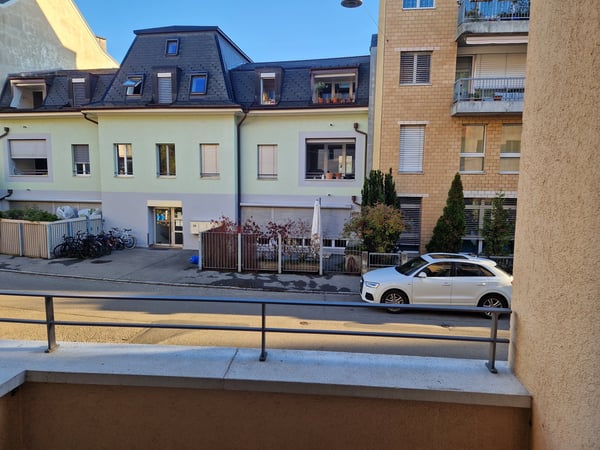 Hochwertig ausgebaute 3½-Zimmerwohnung mit grosser Gartenterrasse an zentraler Lage in Bern 3