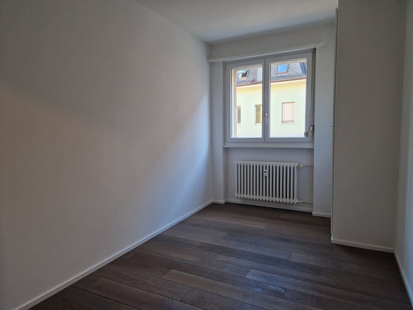 Hochwertig ausgebaute 3½-Zimmerwohnung mit grosser Gartenterrasse an zentraler Lage in Bern 4