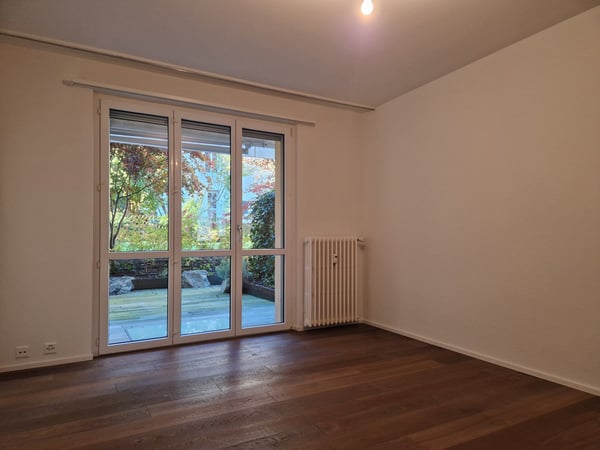 Hochwertig ausgebaute 3½-Zimmerwohnung mit grosser Gartenterrasse an zentraler Lage in Bern 6