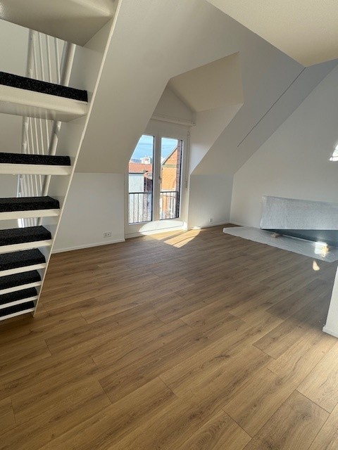 Komplett sanierte 1.5-Duplex-Wohnung in der Nähe vom Europaplatz! 3