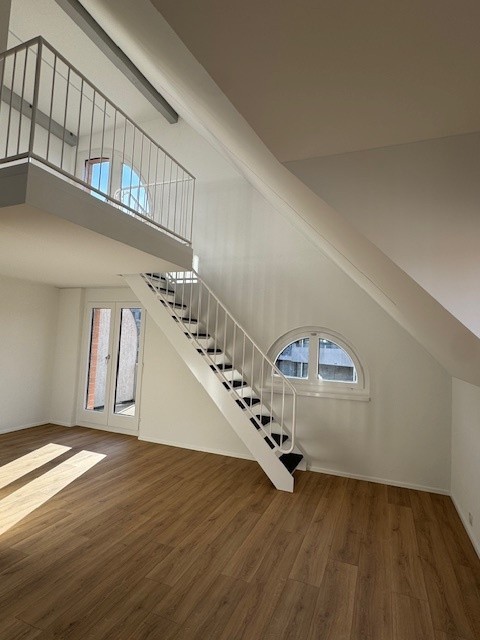 Komplett sanierte 1.5-Duplex-Wohnung in der Nähe vom Europaplatz! 1