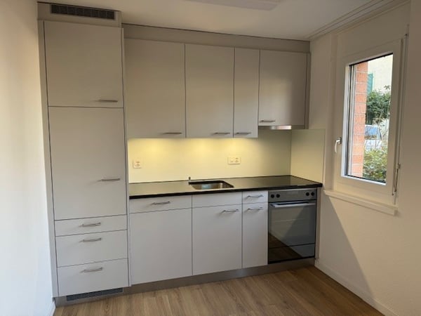 Total sanierte 2.5-Zimmerwohnung - Nähe Europaplatz! 3