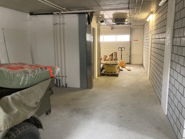 Gewerbe-/Lagerräume im EG & UG (nur zusammen mietbar) 8