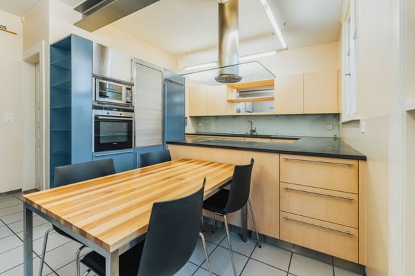 Wohn- und Geschäftshaus 15