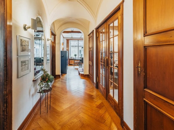 Wohn- und Geschäftshaus 12