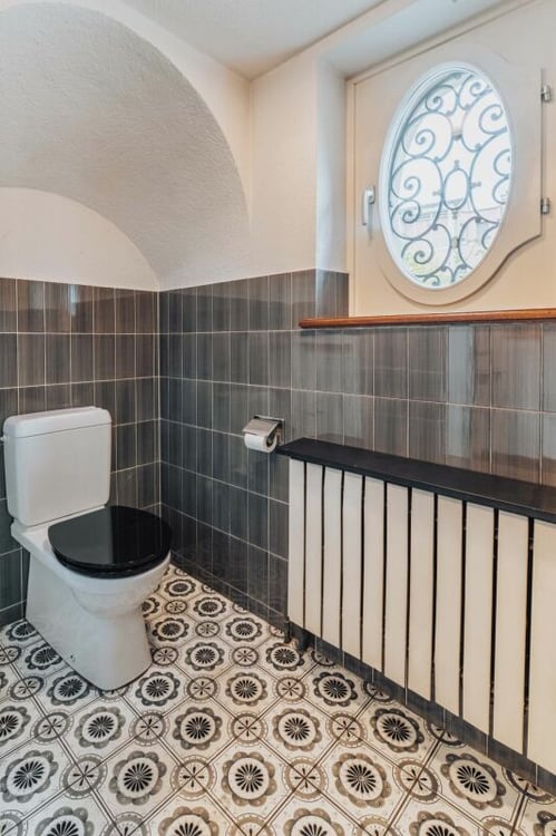 Wohn- und Geschäftshaus 11