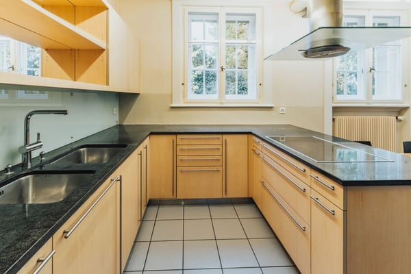 Wohn- und Geschäftshaus 16