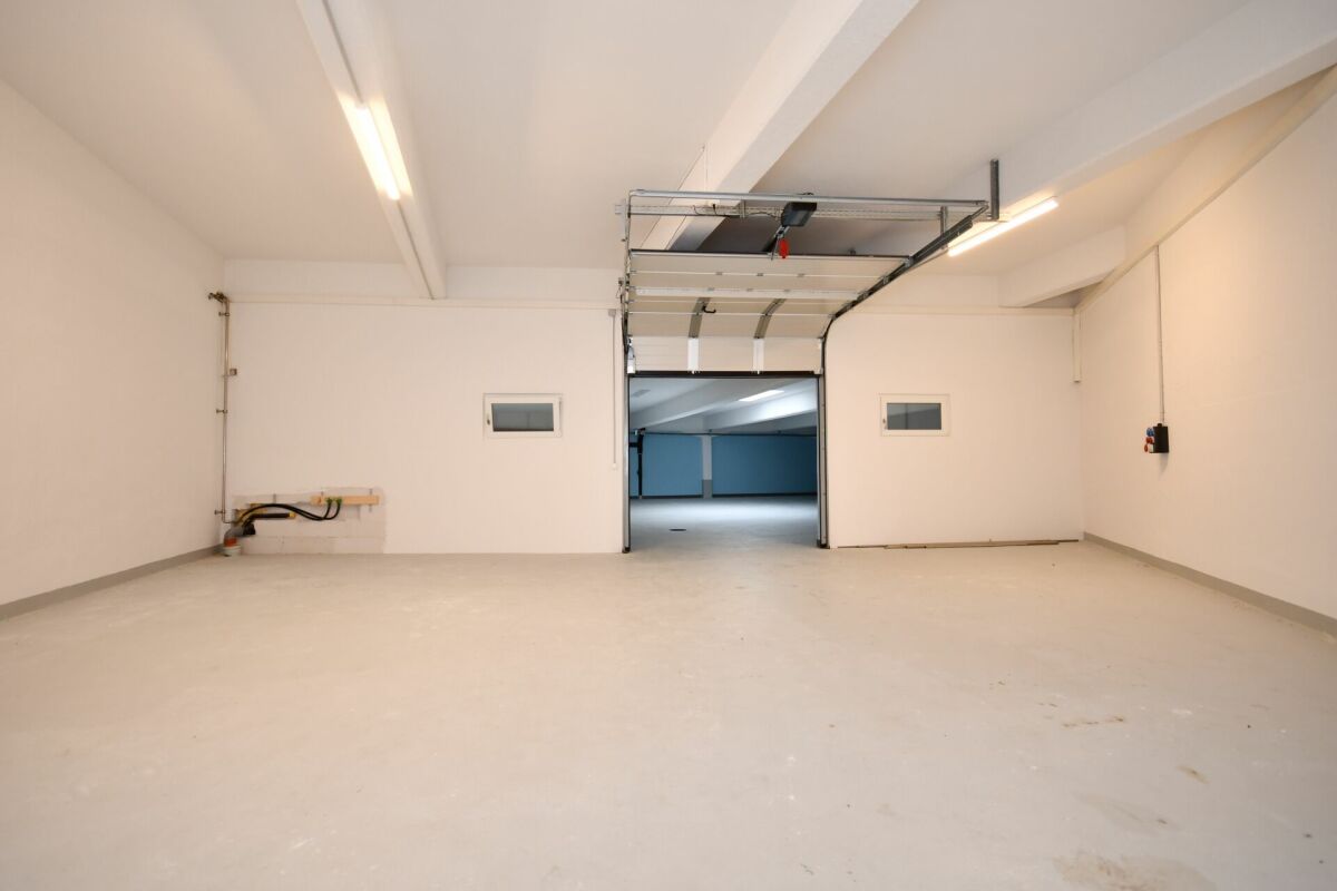 Car Garage/Workshop