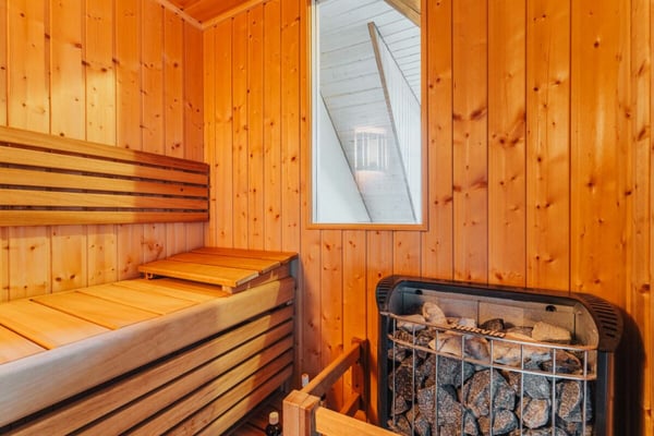 Stilvoller Hausteil mit grossem Garten und hohem Ausbaustandard 22