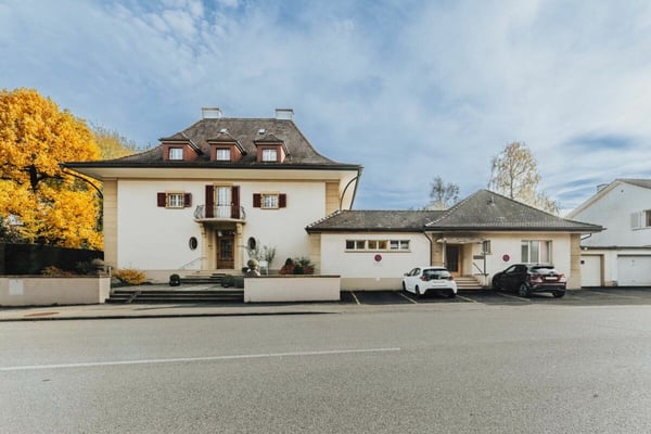 Villa mit Praxisanbau 9