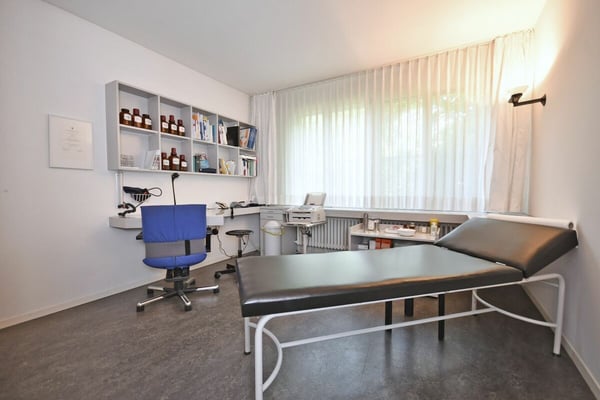 Villa mit Praxisanbau 37
