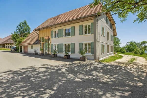 Bauernhaus mit Weitsicht und grosser Parzelle. 3