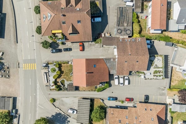 Mehrfamilienhaus mit Gewerberäumen, Garagen  - Wohnen und Arbeiten am selben Ort, vielseitiges Renditeobjekt mit Entwicklungspotential. 3