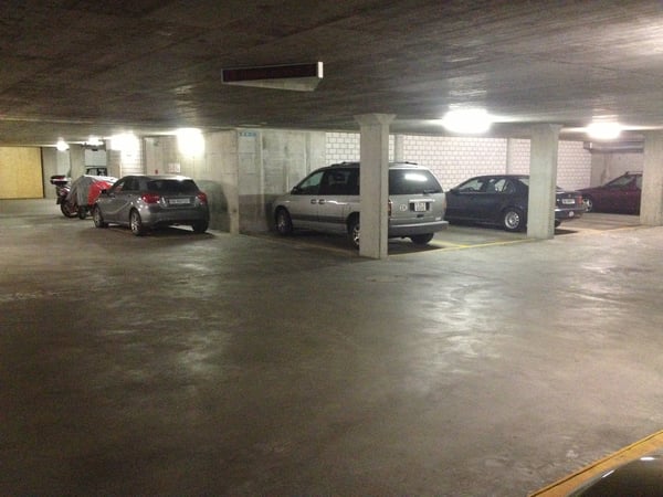 Motorrad Einstellplatz in Tiefgarage nähe Wasgenring 2