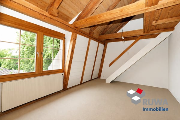3½ Zimmer-Dachwohnung mit Galerie und Weitsicht in Ersigen... 4