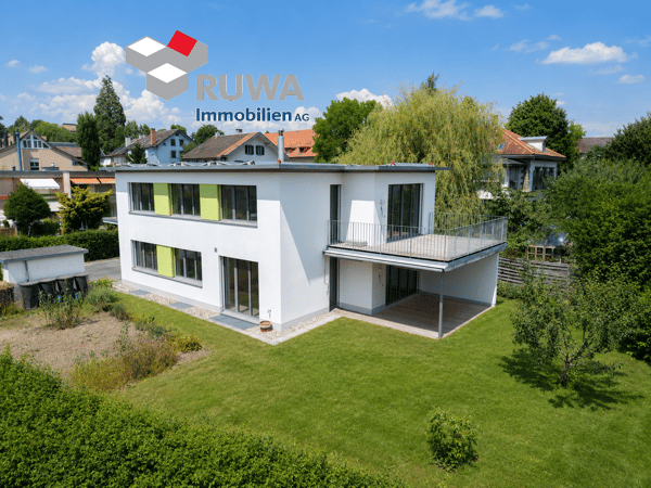 Grosszügiges Einfamilien-Wohnhaus mit Garten an ruhiger Wohnlage in Burgdorf 1
