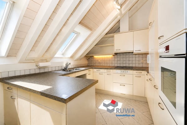 Grosszügige Dachwohnung mit Galerie, Lift und Balkon im Rüegsauschachen 7